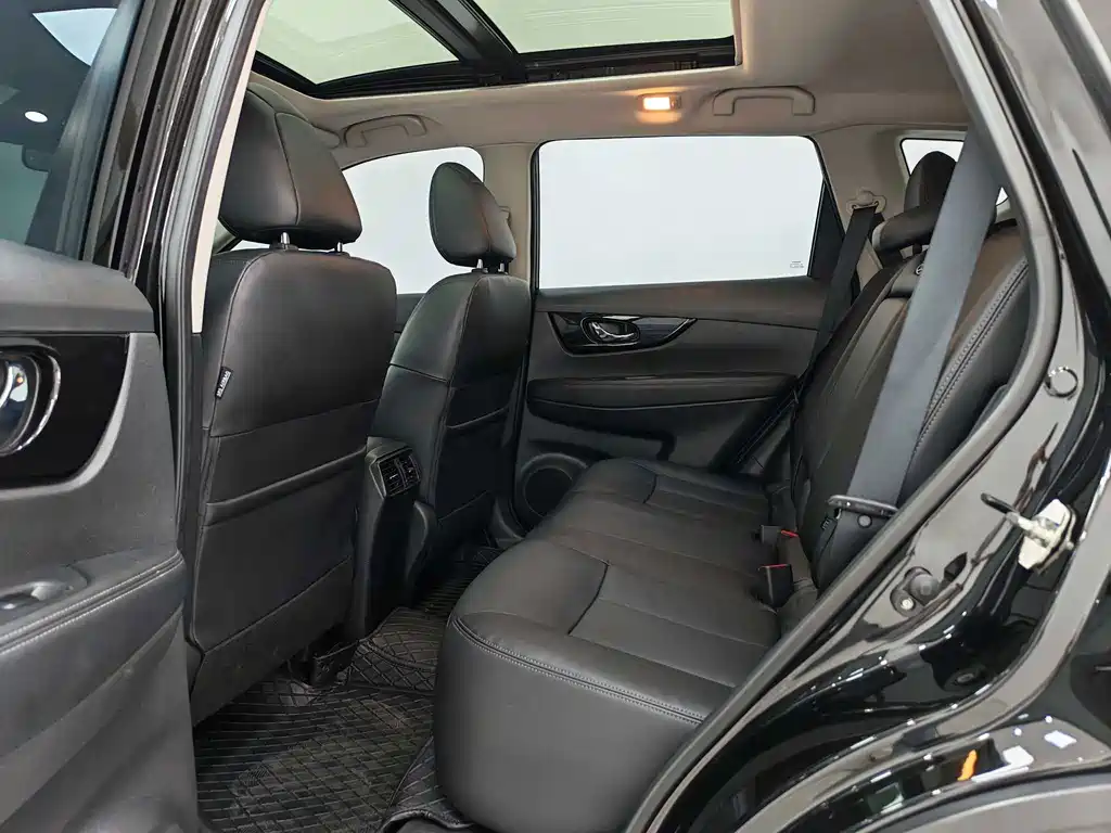 Nissan X-Trail фото 8