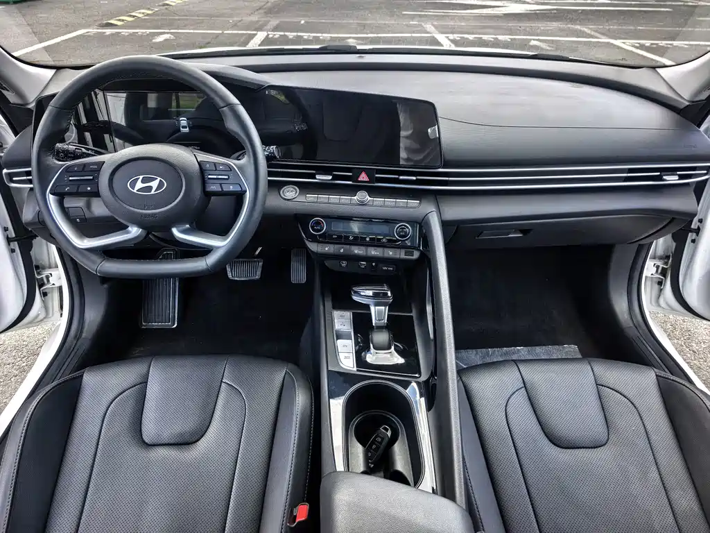 Hyundai Elantra фото 10