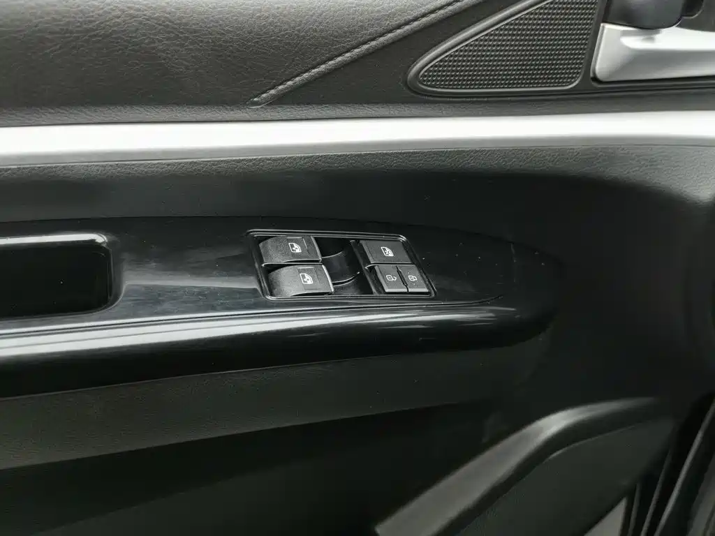 Dongfeng Forthing Lingzhi фото 9