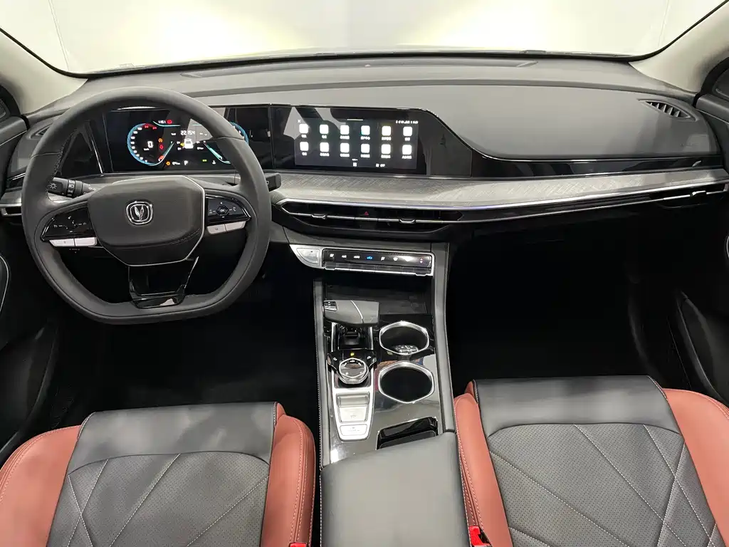 Changan Eado фото 6