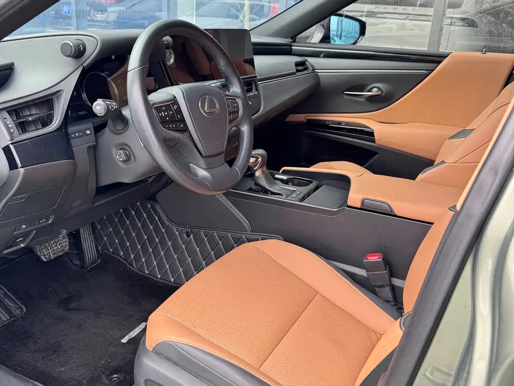 Lexus ES фото 11