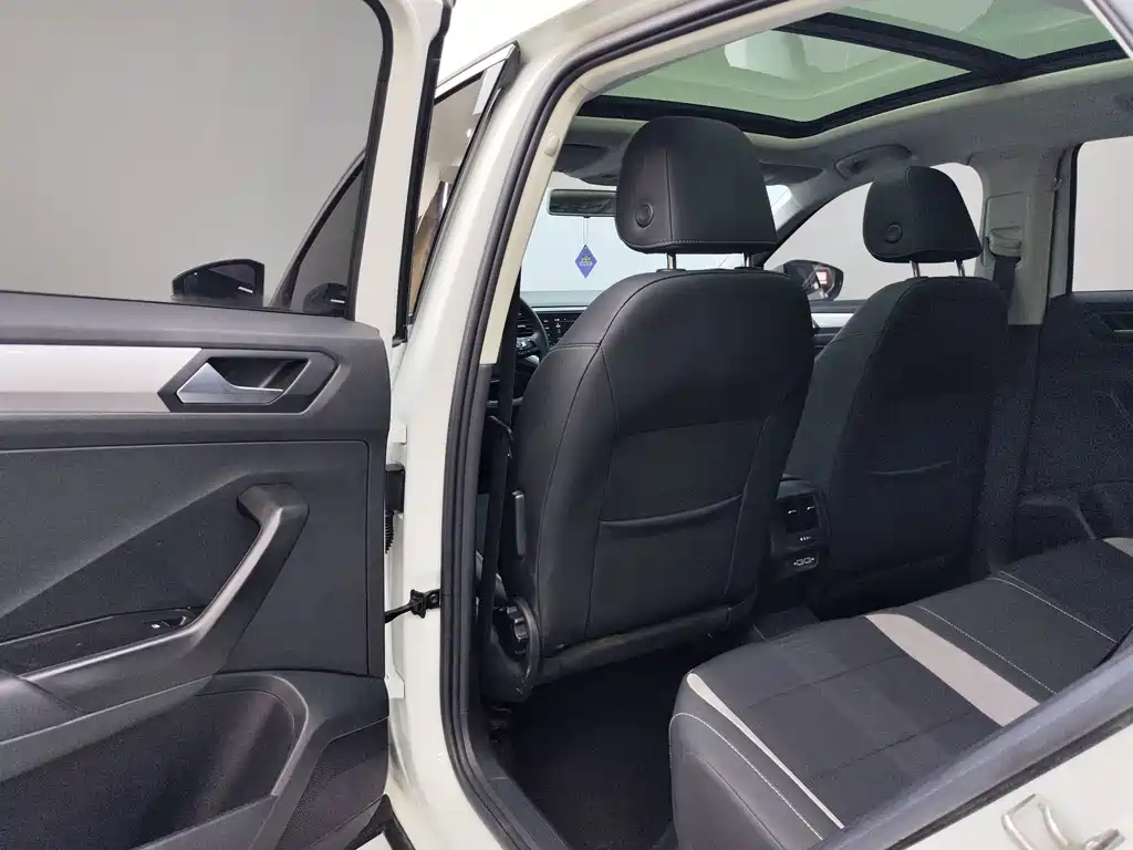 Volkswagen T-ROCTange фото 9