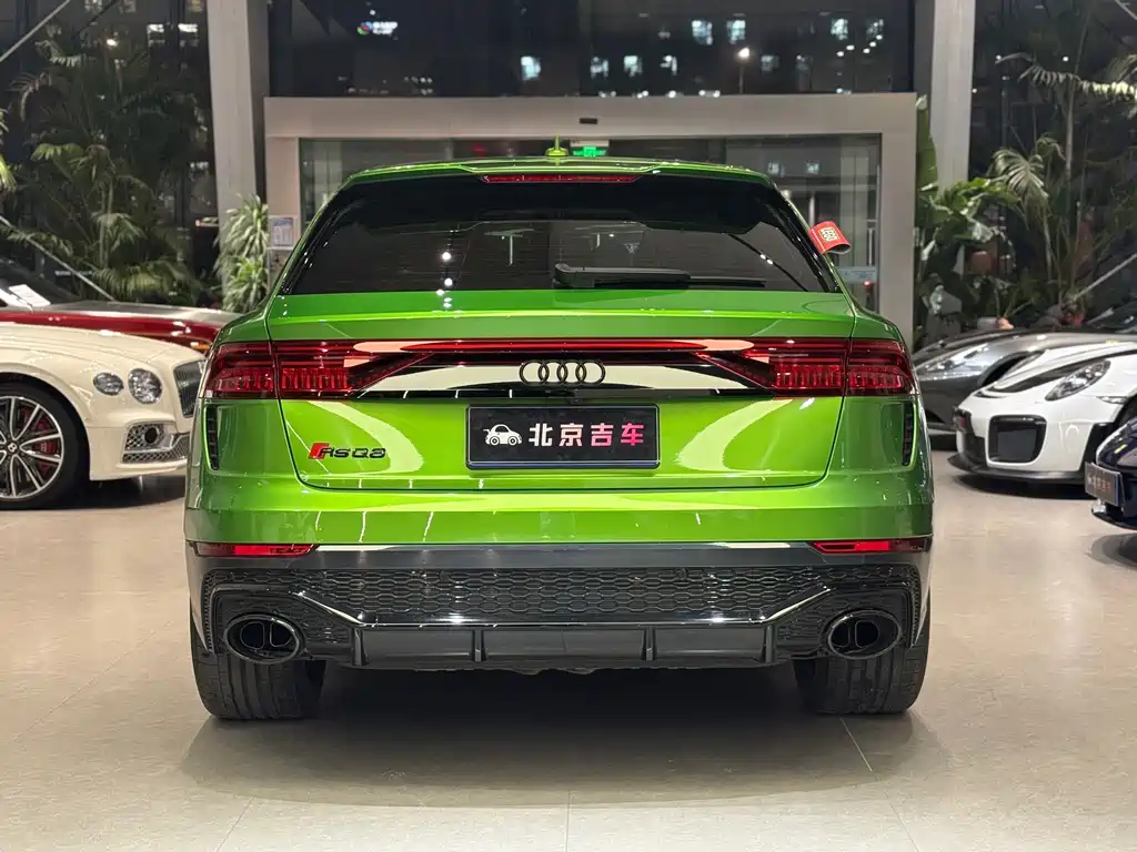 Audi RS Q8 фото 4