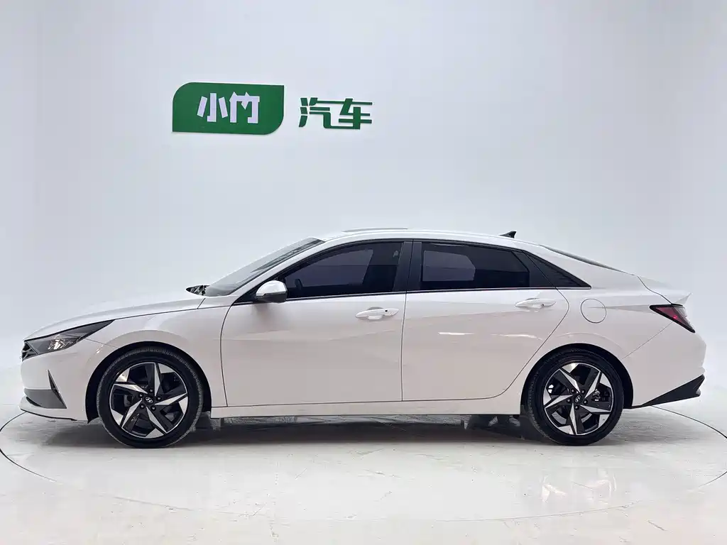 Hyundai Elantra фото 7