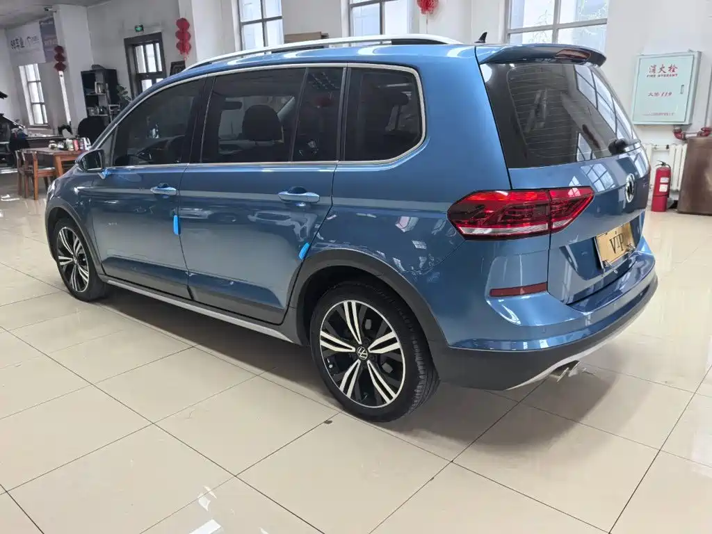 Volkswagen Touran фото 6