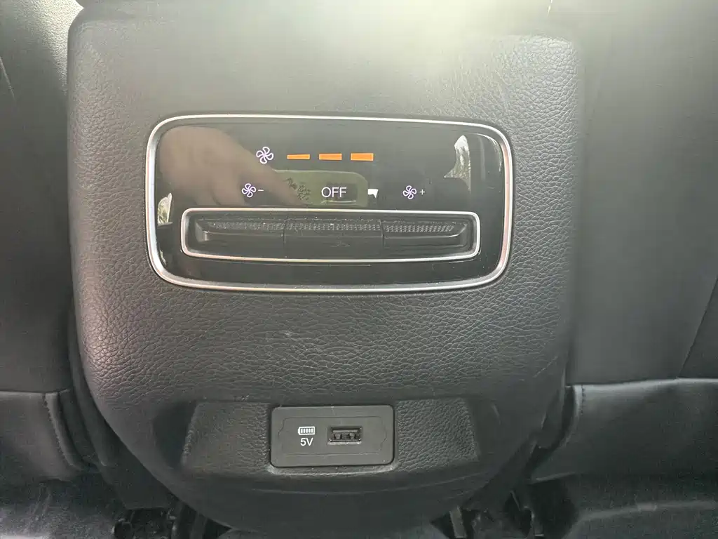 GAC Trumpchi M6 фото 10
