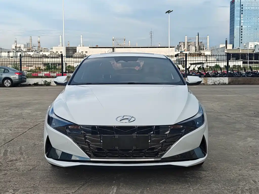 Hyundai Elantra фото 3