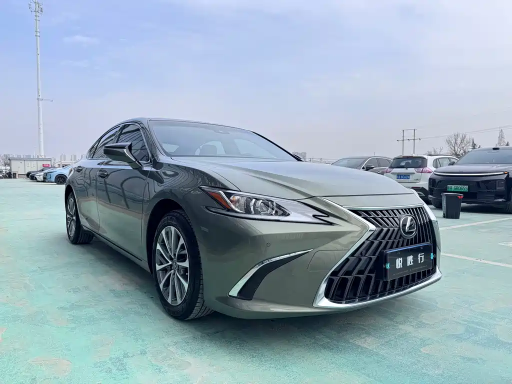 Lexus ES фото 3