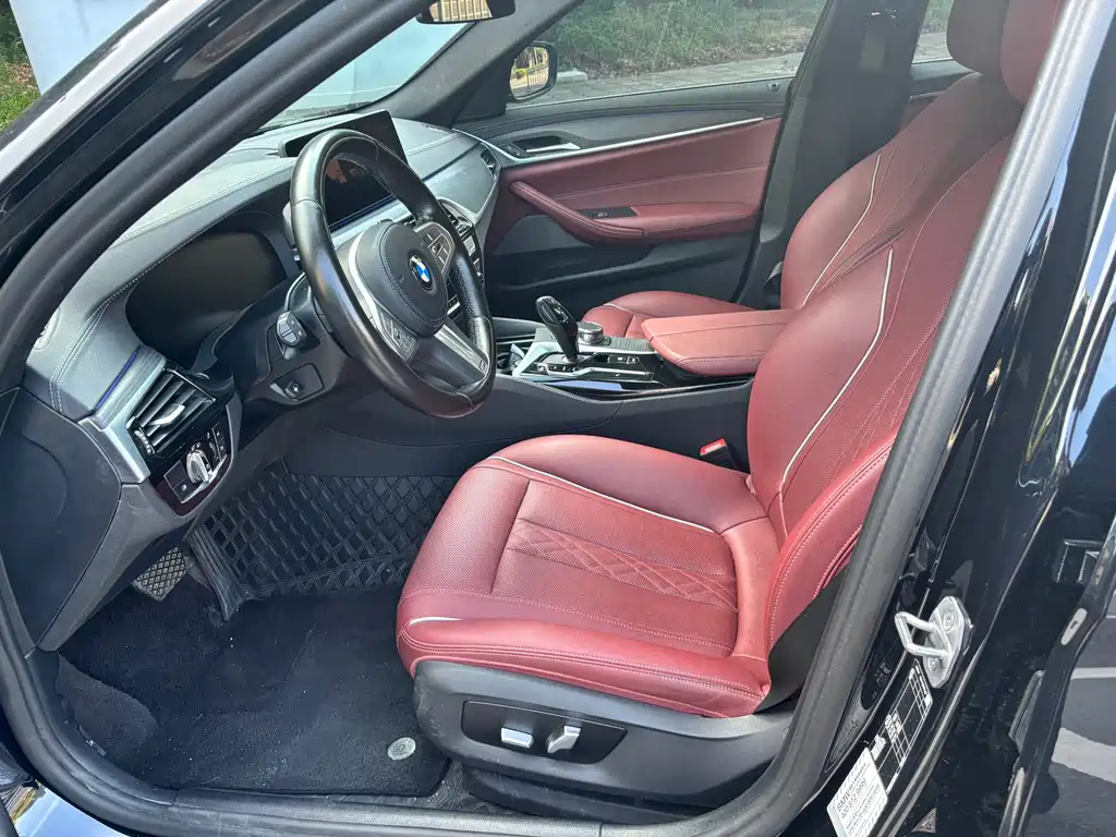 BMW 5 Series фото 8
