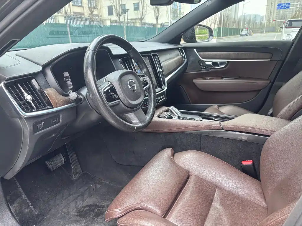 Volvo S90 фото 4