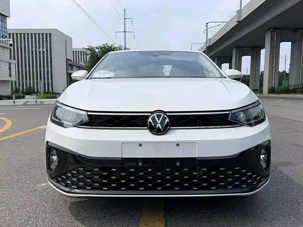 Volkswagen Lavida 2023 — фото автомобиля