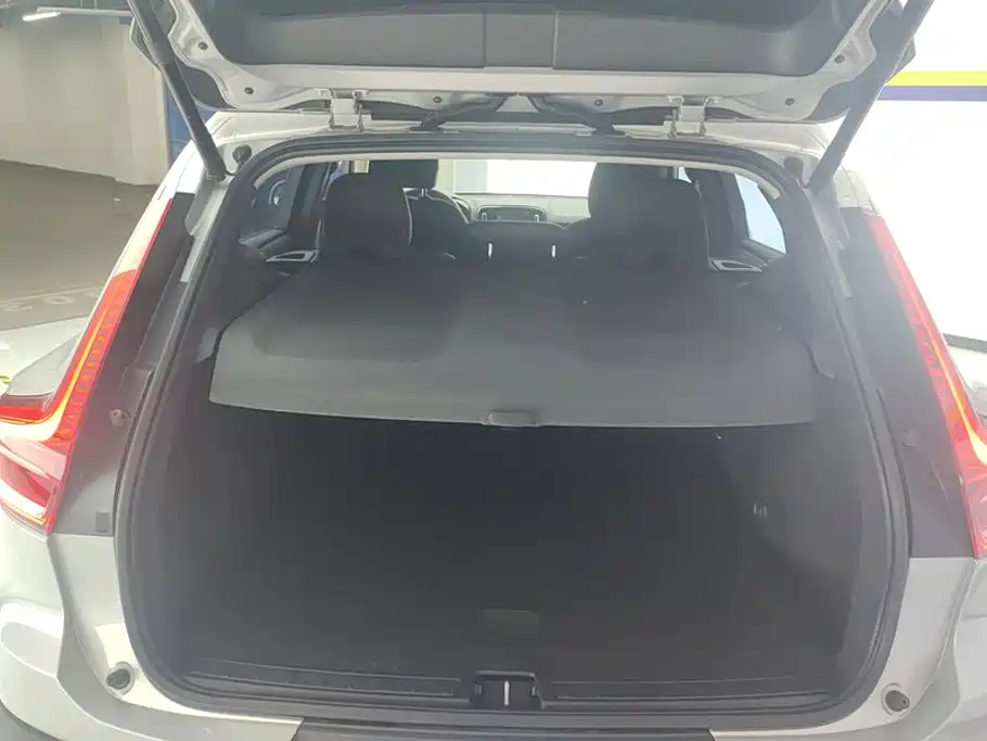 Volvo XC40 фото 4
