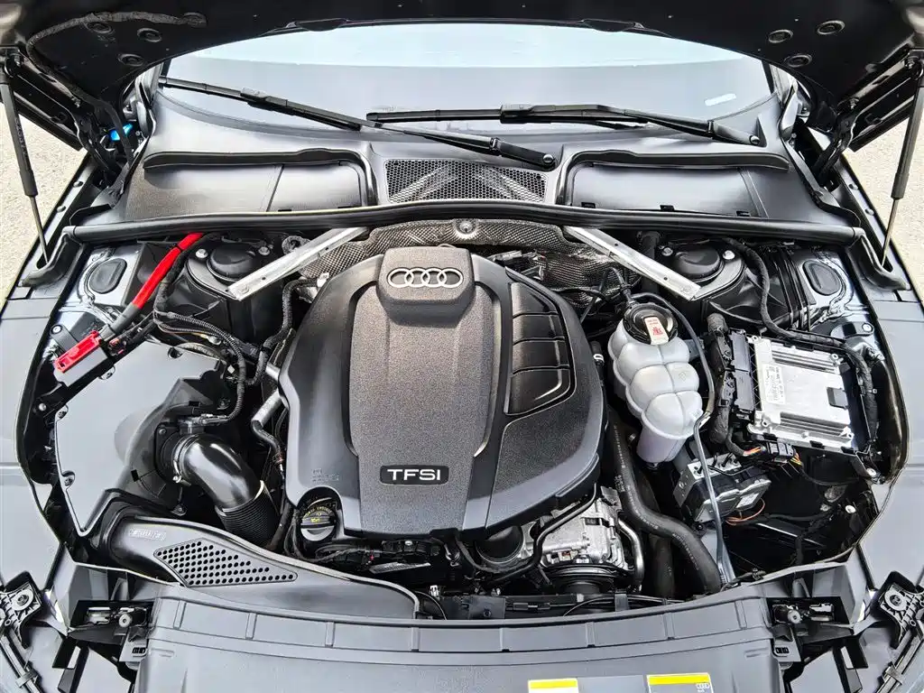 Audi A4L фото 8