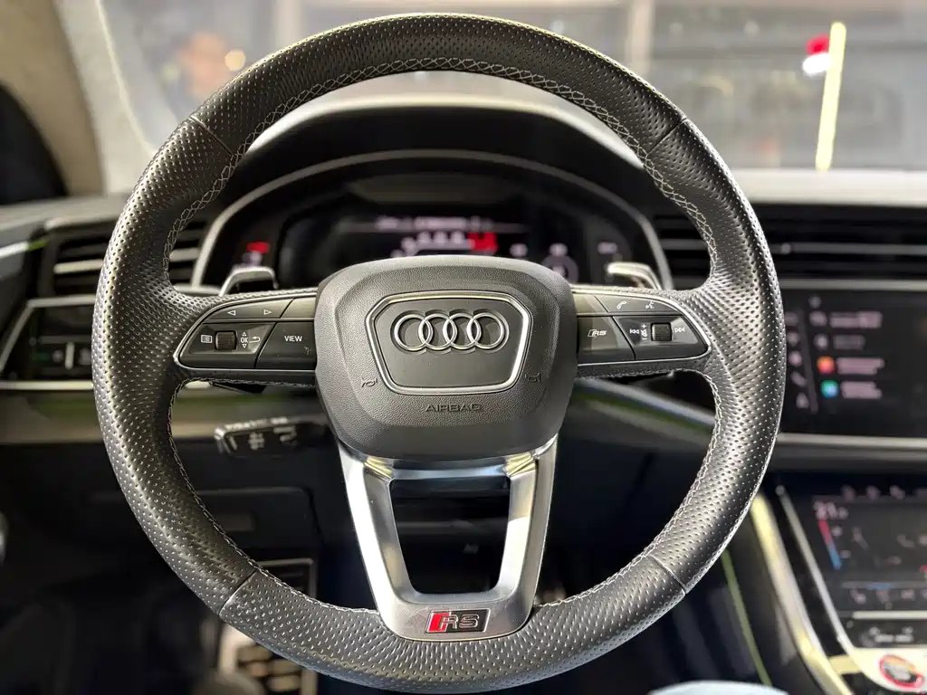 Audi RS Q8 фото 12