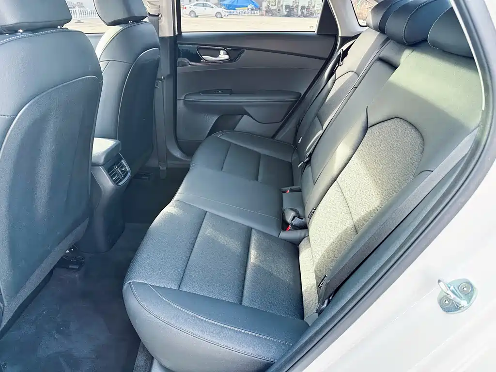Kia K3 фото 8
