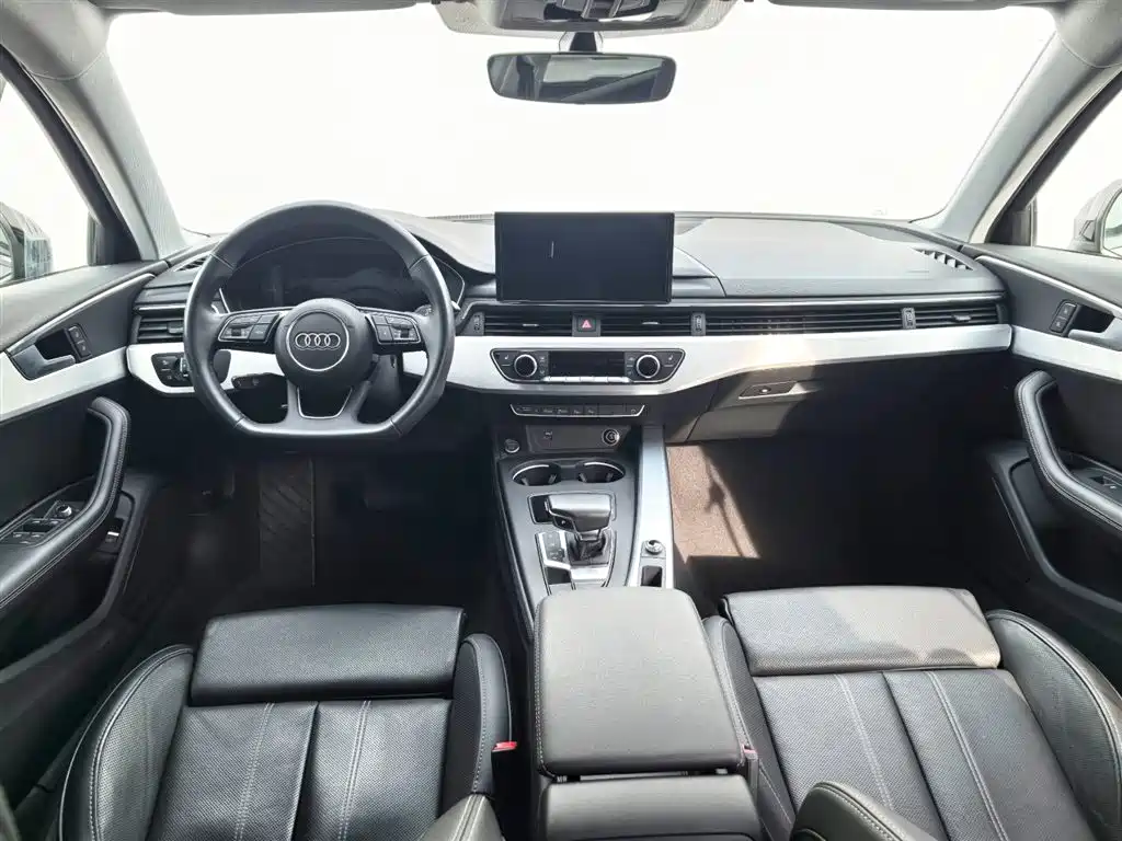 Audi A4L фото 6