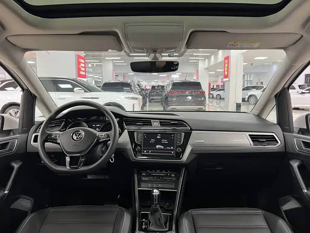 Volkswagen Touran фото 5
