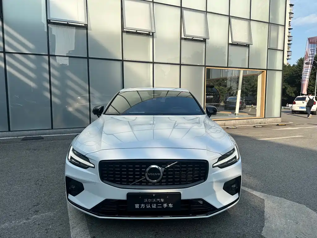 Volvo S60 фото 2