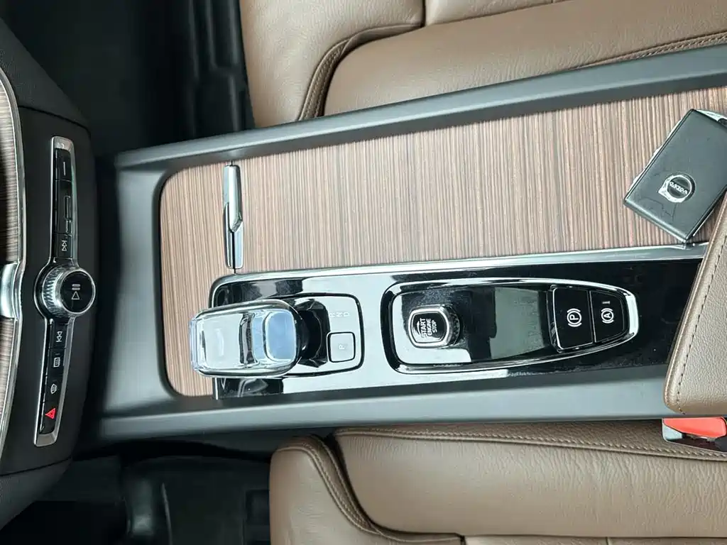Volvo XC60 фото 11