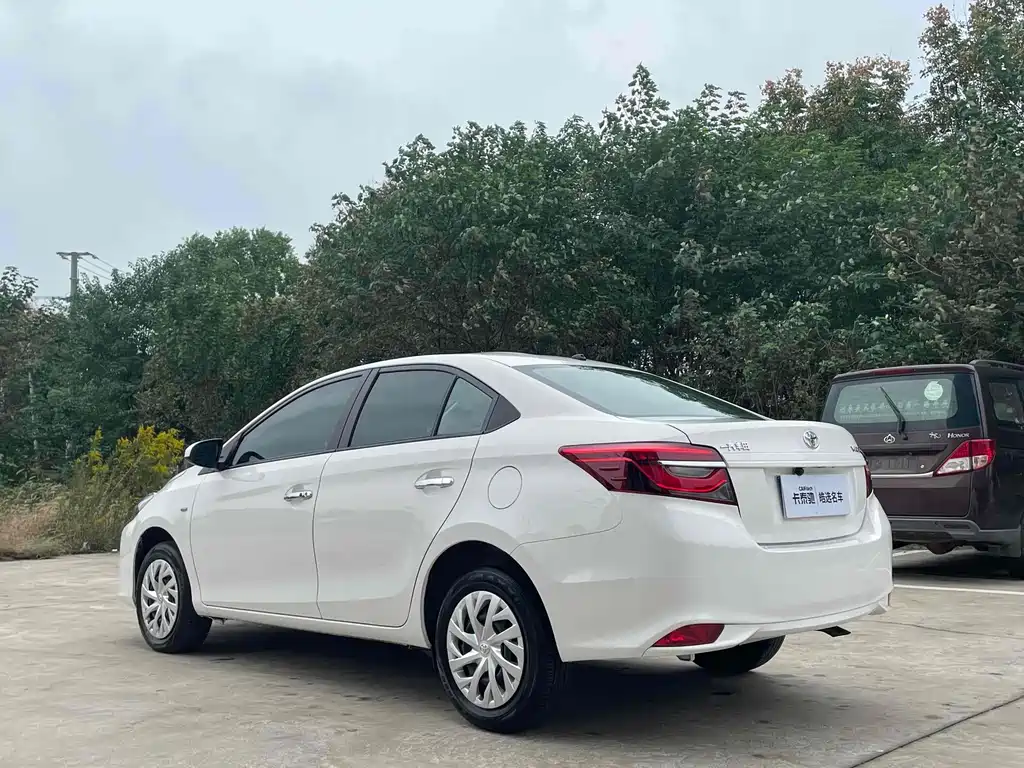 Toyota Vios фото 4
