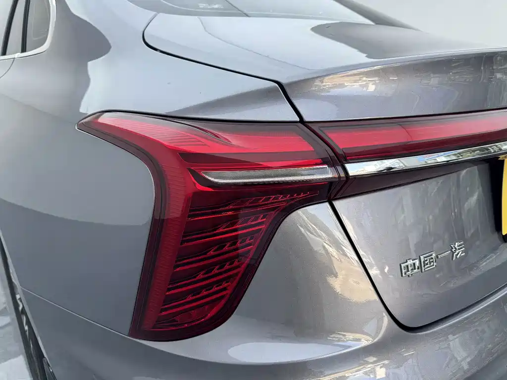 Hongqi H5 фото 12