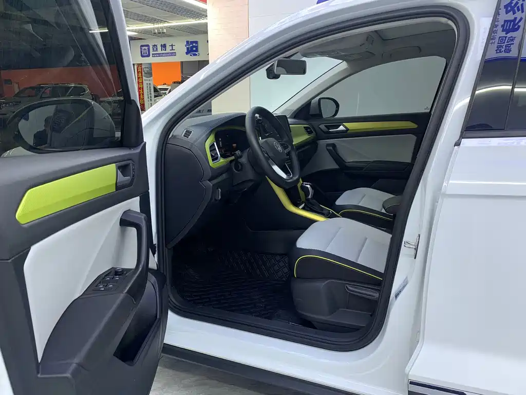Volkswagen T-ROCTange фото 10