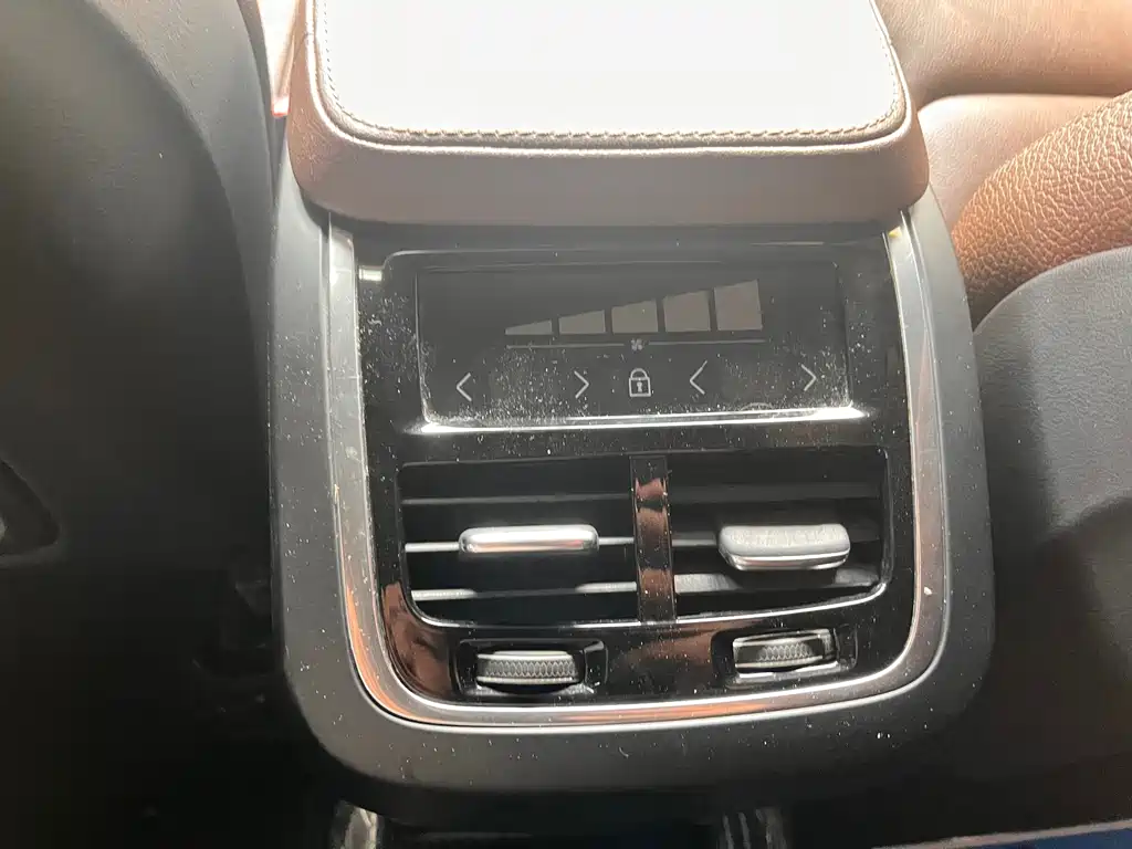 Volvo XC90 фото 12