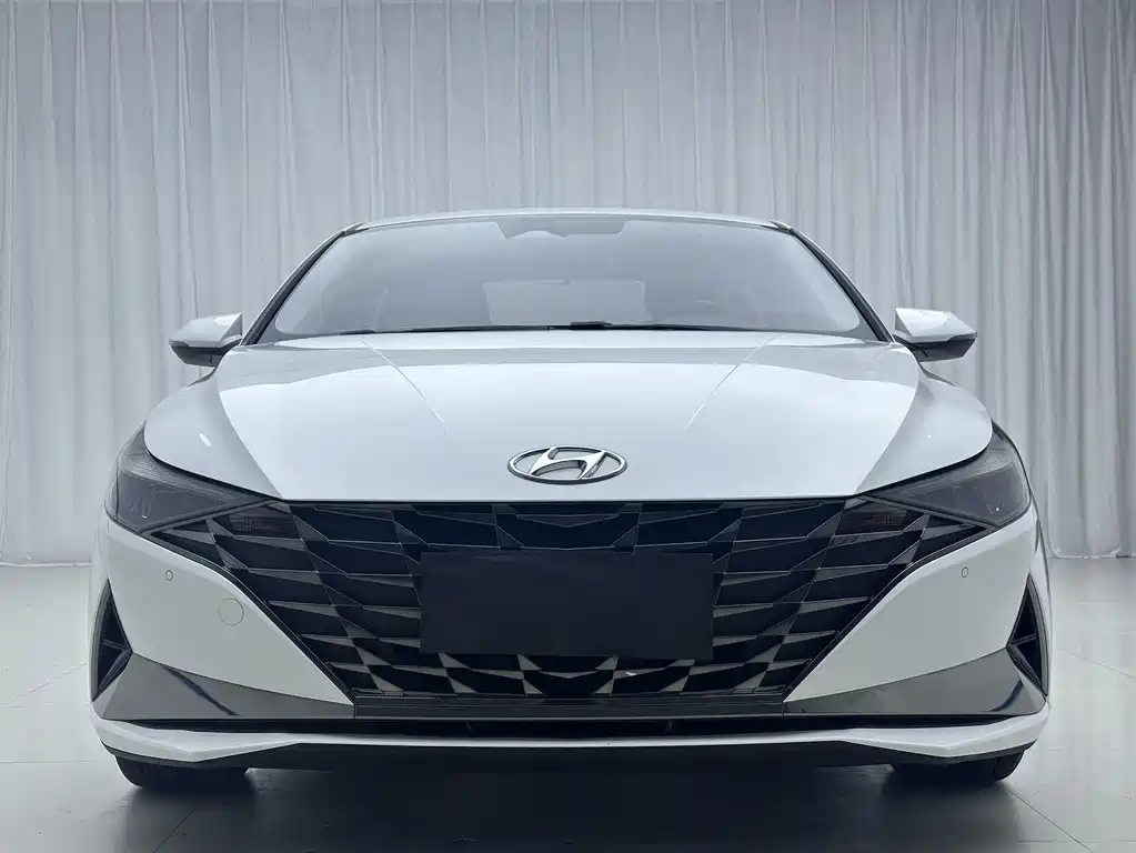 Hyundai Elantra фото 2