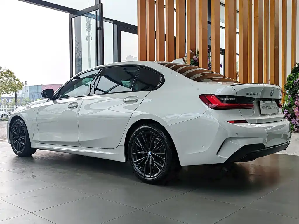 BMW 3 Series фото 6