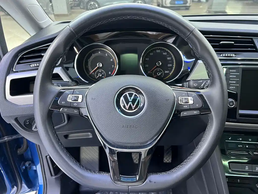 Volkswagen Touran фото 7