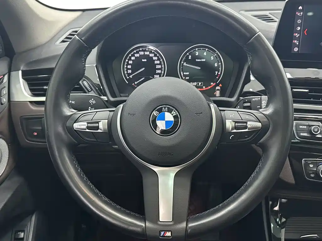 BMW X1 фото 11