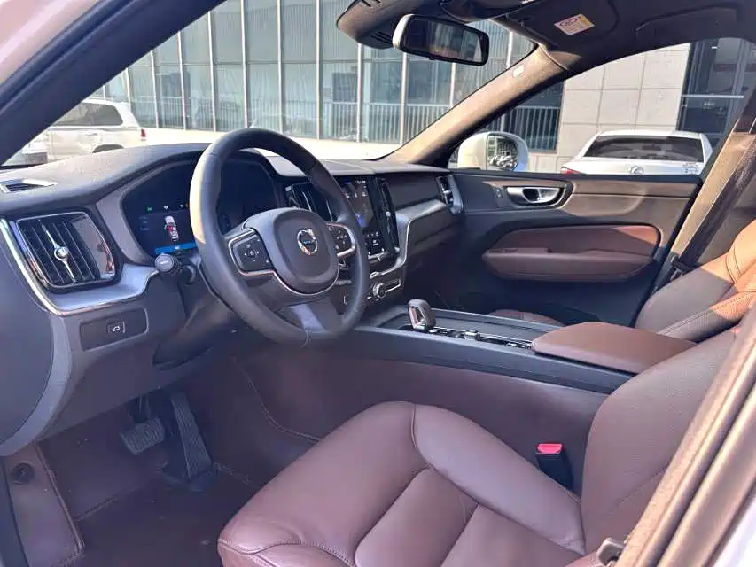 Volvo XC60 фото 4