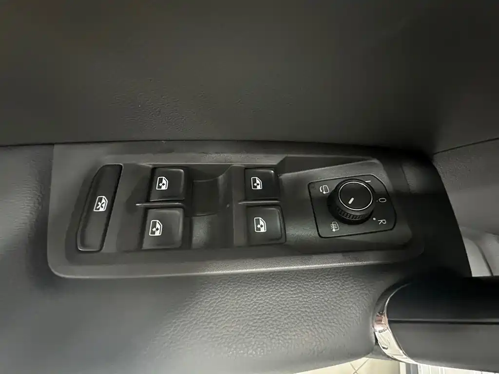 Volkswagen Touran фото 11
