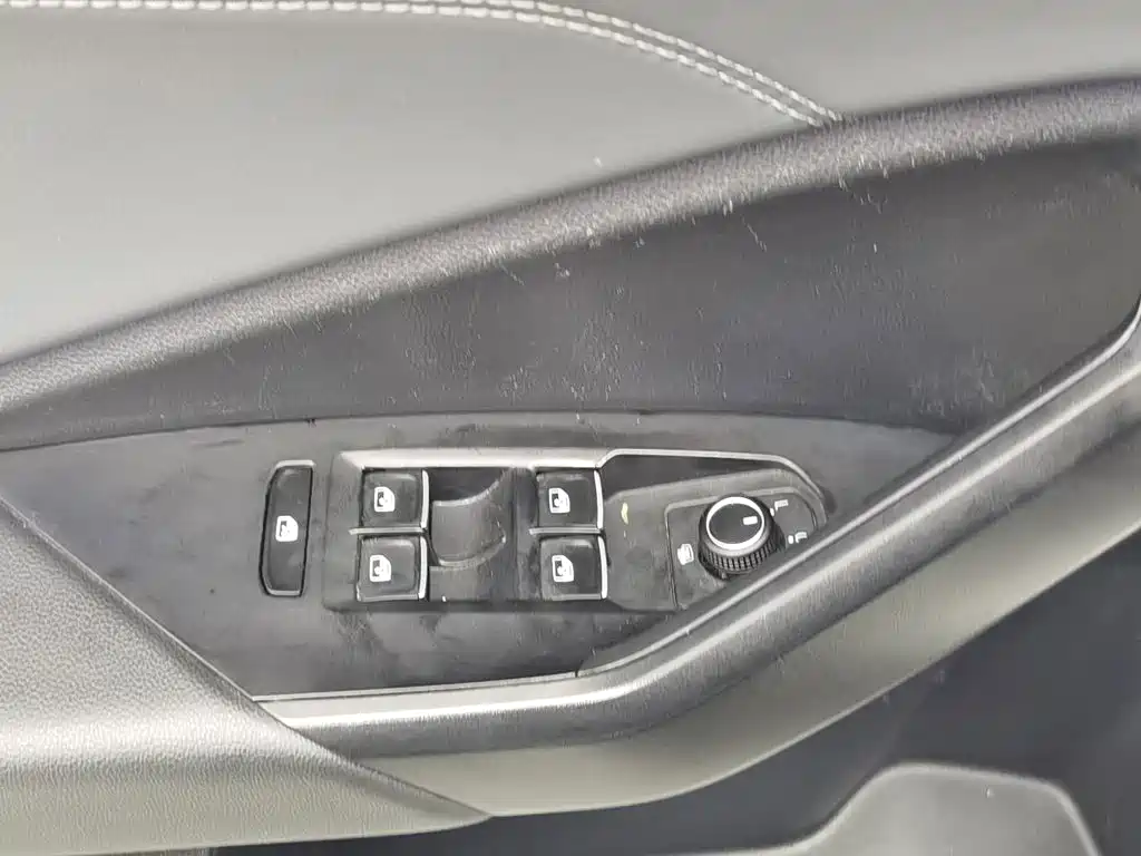 Volkswagen Sagitar фото 9