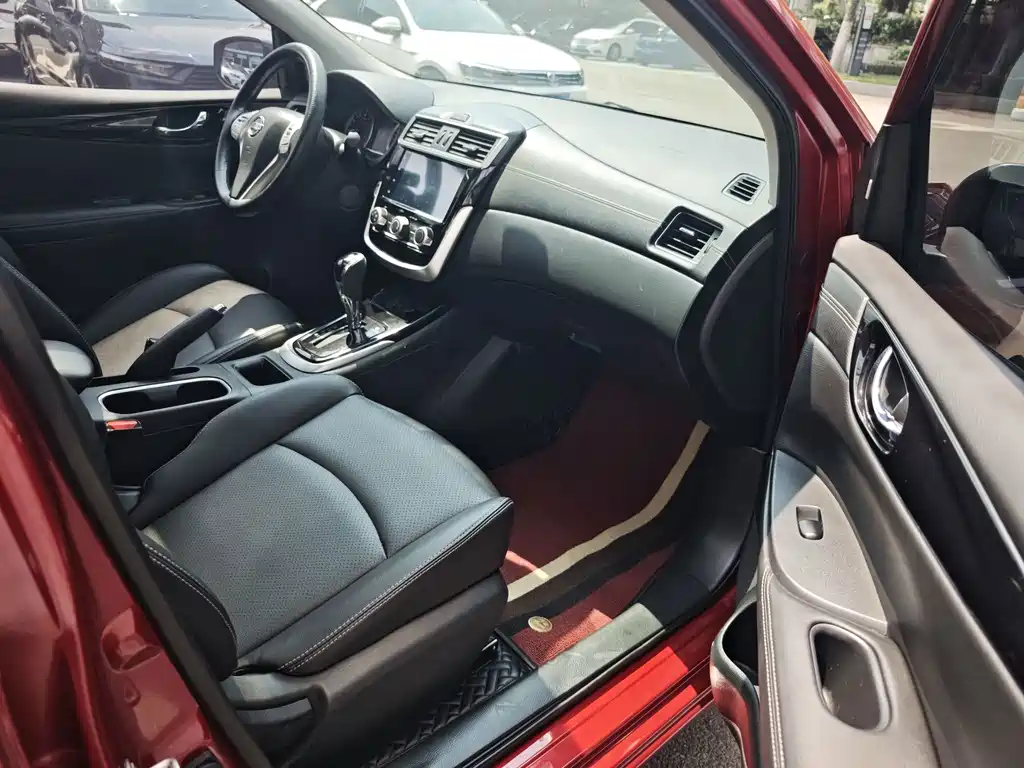 Nissan TIIDA фото 10
