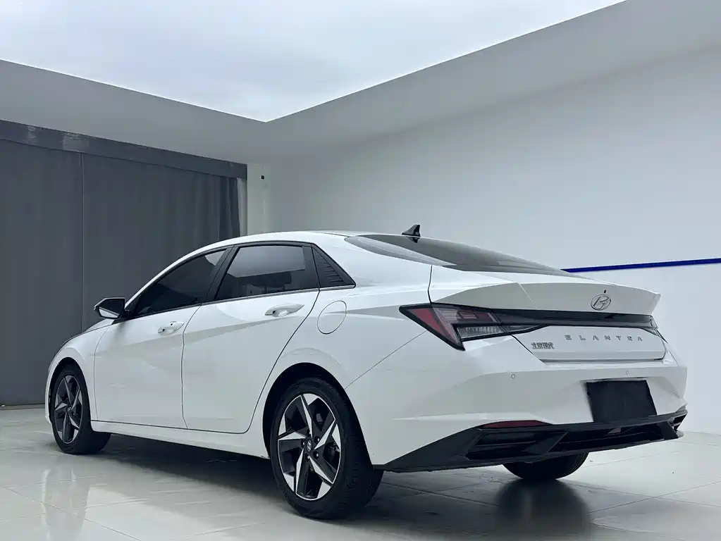 Hyundai Elantra фото 4