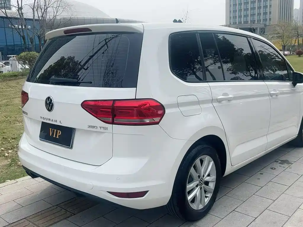 Volkswagen Touran фото 7