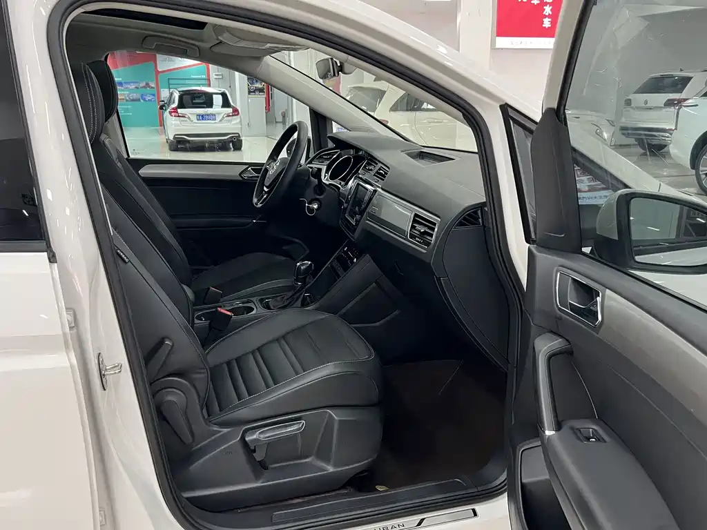 Volkswagen Touran фото 10