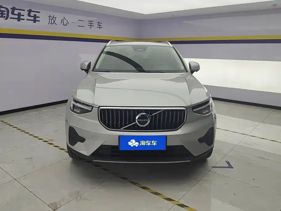 Volvo XC40 фото 2