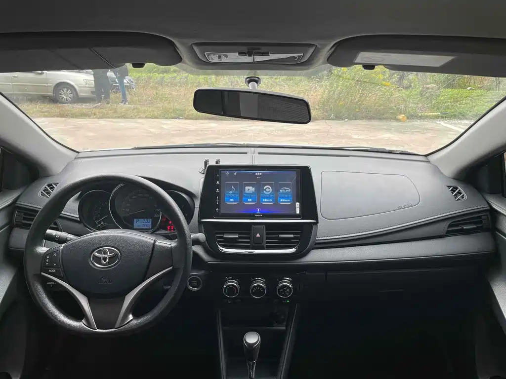 Toyota Vios фото 11