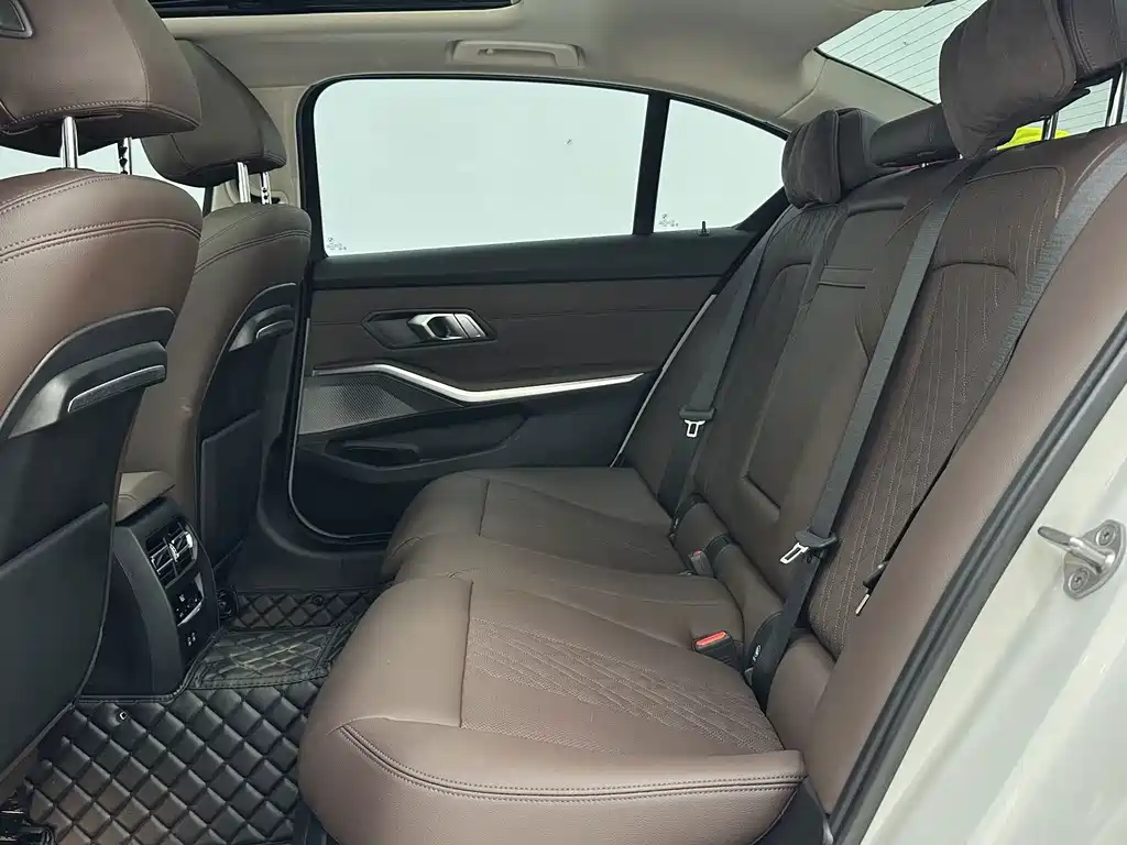 BMW 3 Series фото 7