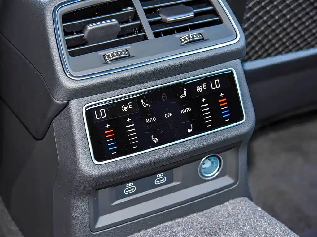 Audi A6L фото 12