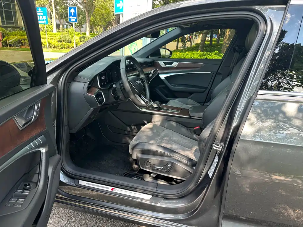 Audi A6L фото 7