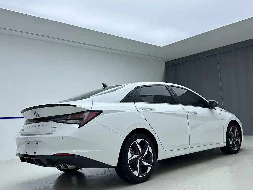 Hyundai Elantra фото 6