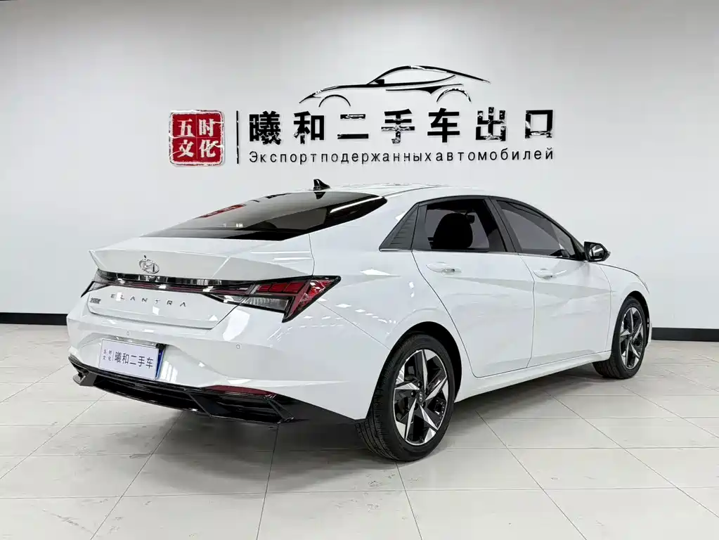 Hyundai Elantra фото 4