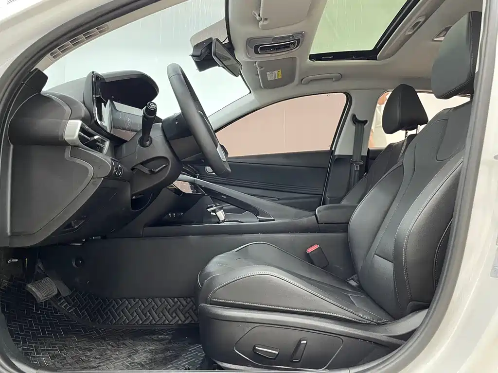 Hyundai Elantra фото 9