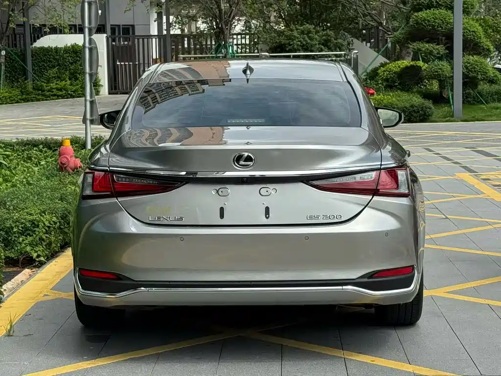 Lexus ES фото 8