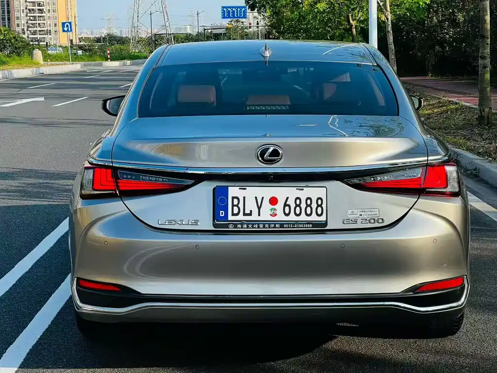 Lexus ES фото 7