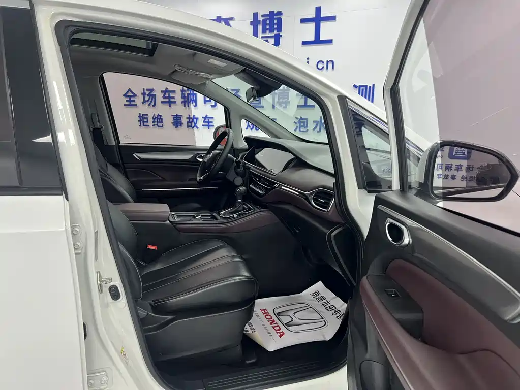 GAC Trumpchi M6 фото 9