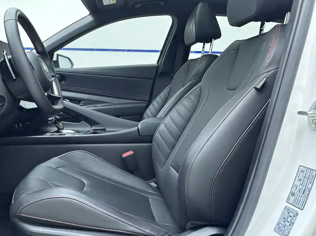 Hyundai Elantra фото 7